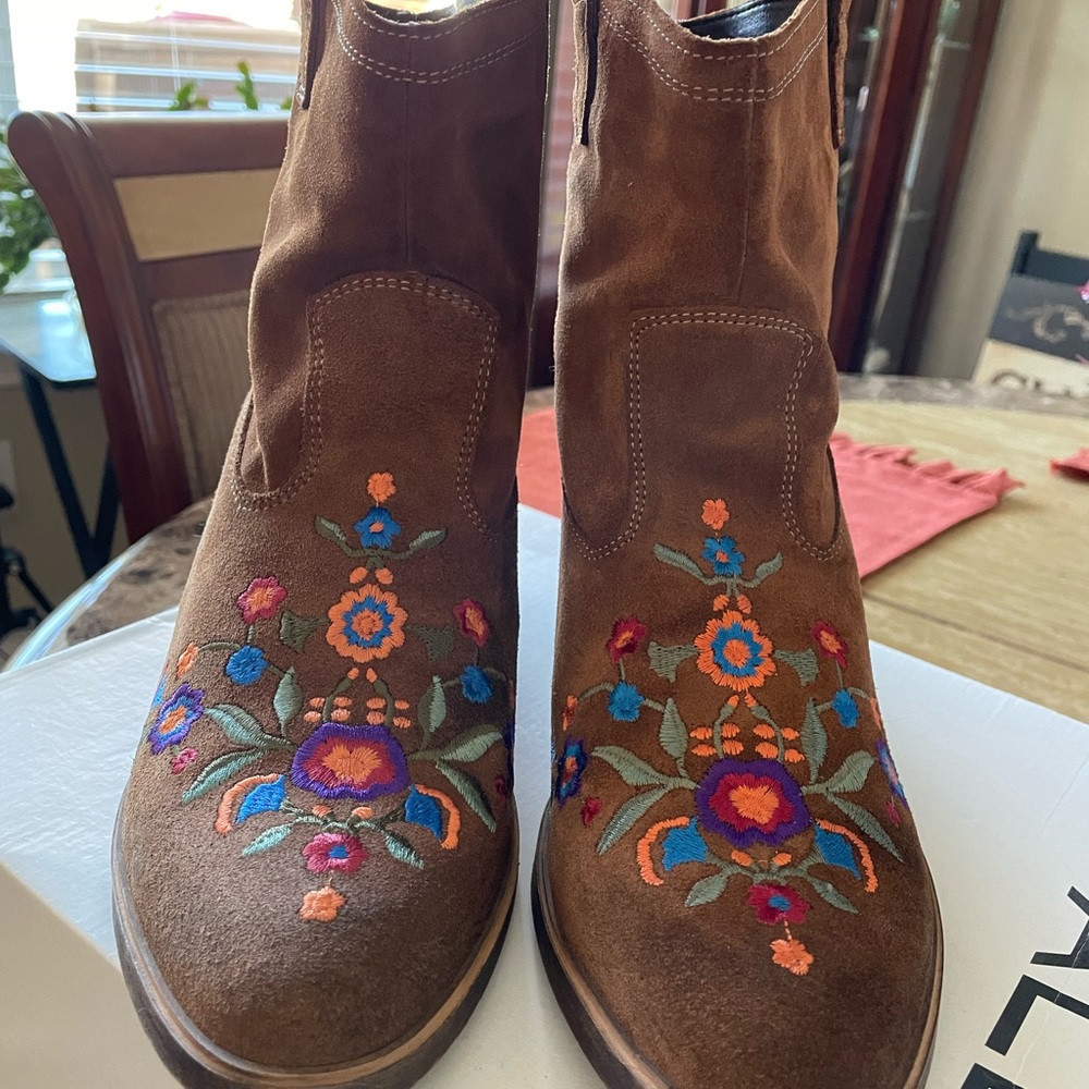 ALDO Suede Embroidered Ankle Boots EUC 10 M - Picture 10 of 15